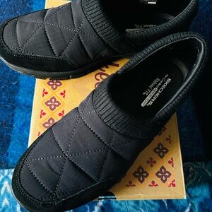 Skechers Black Quilted Slip-On Women's Mules